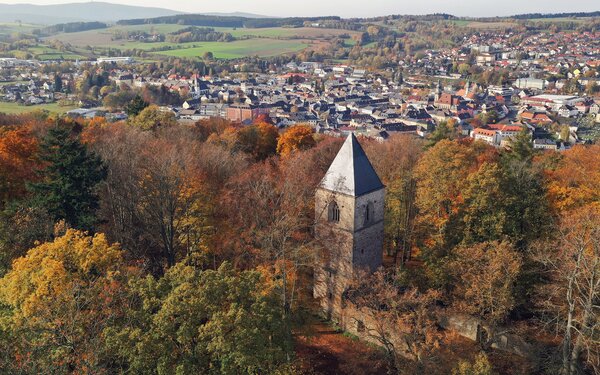 Blick auf Wunsiedel über den Katharinenberg im Herbst, Foto: Miedl