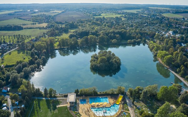 Luftbild Freibad mit Schwanenteich, Foto: Tino Sieland