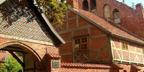 Toreinfahrt zum Innenhof der Heiligen-Geist-Kirche , Foto: Tourismuszentrale Wismar