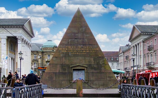 Karlsruher Pyramide, Foto: MartinDuerrschnabel, Wikipedia