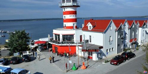 Leuchtturm-Hotel am Geierswalder See, Foto: Fotofeuerwehr Hr. Kliche, Lizenz: Foto: DerLeuchtTurm-Gastro GmbH