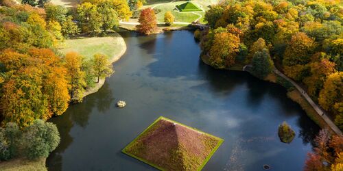 Pyramidenebene im Branitzer Park, Foto: Leo Seidel, Lizenz: Stiftung Fürst Pückler Museum Park und Schloss Branitz