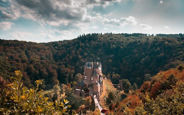 Burg Eltz, Foto: Genadij Etus, CC BY-SA 4.0, commons.wikimedia.org