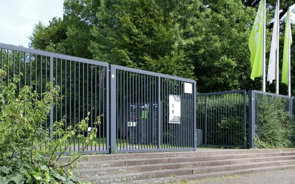 Nordosteingang des Skulpturenparks am Konrad-Adenauer-Ufer, Foto: Horsch,Willy, Wikimedia Commons, CC BY-SA 4.0.