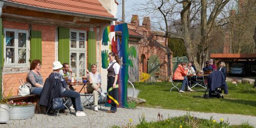 Torhaus im Frühjahr, Foto: TORHAUS Bad Doberaner Klosterladen