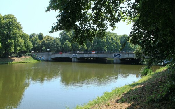 Sachsenbrücke in Leipzig, Foto: Frank Vincentz, CC BY-SA 3.0, https://commons.wikimedia.org