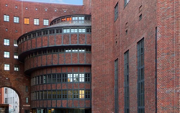 E-Werk Berlin Mitte, Foto: Axel.Mauruszat, CC BY-SA 4.0, https://commons.wikimedia.org