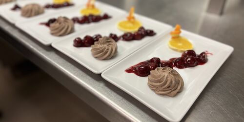 Mousse au Chocolat mit Schattenmorellen, Foto: Franziska Kouidis, Lizenz: Franziska Kouidis