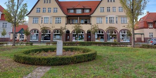 Ehemaliges Kaufhaus in der Gartenstadt Marga, Foto: Katja Wersch, Lizenz: Tourismusverband Lausitzer Seenland e.V.