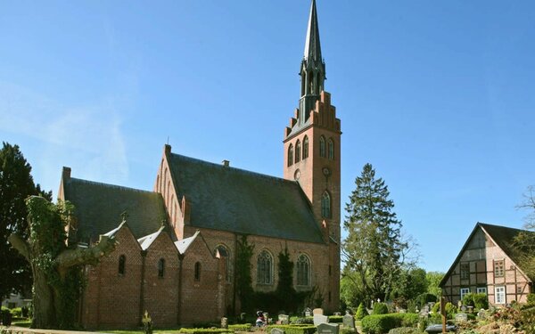 Kirche Basedow, Foto: Kirche Basedow
