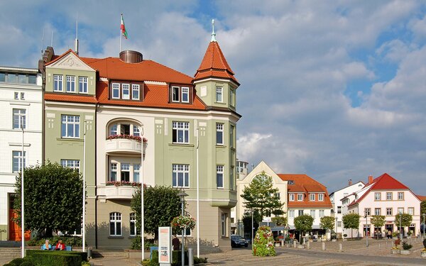 Der Markt von Bergen auf Rügen, Foto: Gerhard Giebener - Bergen auf Rügen, CC BY 2.0, https://commons.wikimedia.org