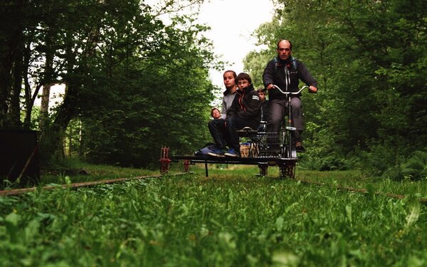 Unterwegs mit der Draisine, Foto: m66roepers from Nederland - Draisine, CC BY 2.0, https://commons.wikimedia.org