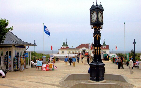 Seebrücke Ahlbeck, Foto: Jörg Blobelt, CC BY-SA 4.0, https://commons.wikimedia.org
