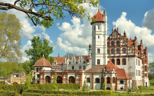 Schloss Basedow, Foto: Thomas Koch, Foto: Drakenumi1, CC BY-SA 4.0, https://commons.wikimedia.org