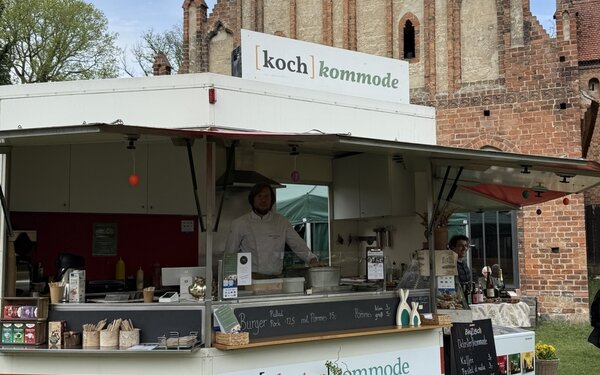 Foodtruck Kochkommode Kloster Chorin, Foto: Silke Röder, Lizenz: Solke Röder