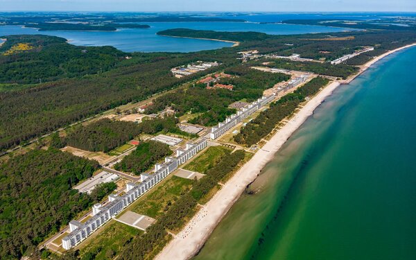 Blick auf Prora, Foto: Ralf Roletschek, CC BY-SA 1.0 fi, https://commons.wikimedia.org