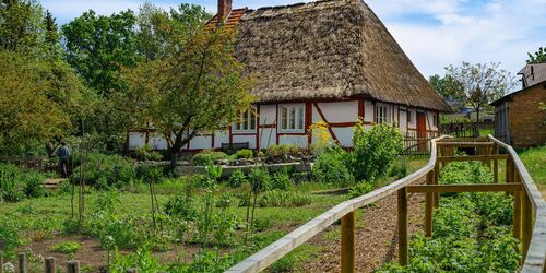 Freilichtmuseum Schwerin Mueß Garten Reetdachhaus_3, Foto: TMV/Tiemann