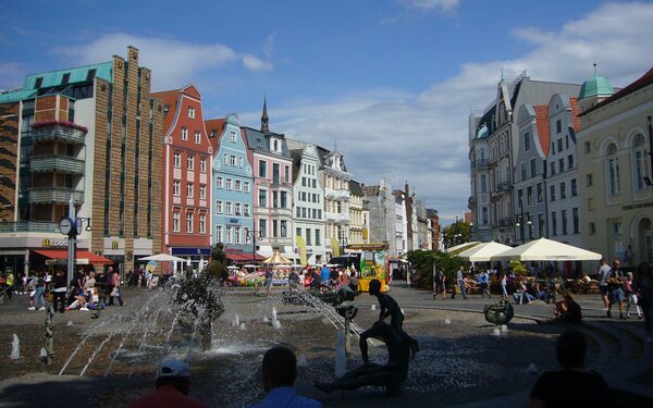Universitätsplatz Rostock, Foto: Oriol Sastre, CC BY-SA 4.0, https://commons.wikimedia.org