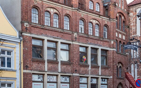Ehemalige Stralsunder Spielkartenfabrik beim Kütertor, Foto: JoachimKohler-HB, CC BY-SA 4.0, https://commons.wikimedia.org