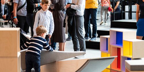 Bauhaus Museum Dessau, Spielgerät "Alma 100" in der Offenen Bühne, 2019, Foto: Stiftung Bauhaus Dessau, Foto- Thomas Meyer / OSTKREUZ