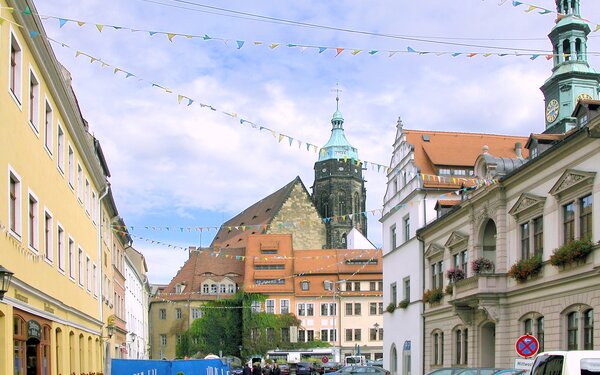 Pirnas Marktplatz, Foto: Jörg Blobelt, CC BY-SA 4.0, https://commons.wikimedia.org