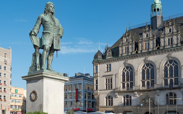 Händeldenkmal in Halle, Foto: Tilman2007, CC BY-SA 4.0, https://commons.wikimedia.org