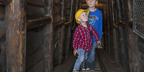 Kinder im Bergwerkstollen in Schloss und Festung Senftenberg , Foto: Nada Quenzel, Lizenz: Tourismusverband Lausitzer Seenland e.V.