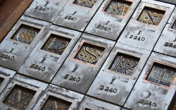 Gießmatrizen aus der Sammlung des Museums für Druckkunst Leipzig, Foto: Foto: Museum für Druckkunst Leipzig