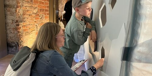 barrierefreie Dauerausstellung „VERWURZELT – Bodenepisoden zwischen Ursprung und Zukunft“, Foto: Jenny Jürgens