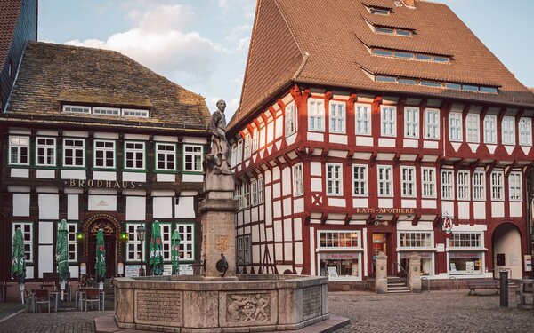 Marktplatz mit Till Eulenspiegel, Brodhaus und Rats-Apotheke, Foto: Florian Spieker, info@spieker-fotografie.de