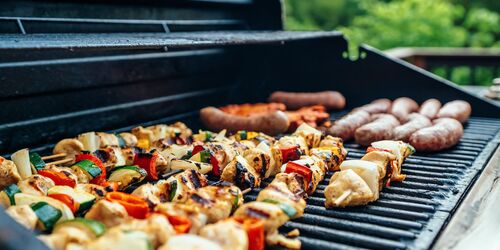 Grillbuffet, Foto: Tobias Kramer, Lizenz: Barfußpark Beelitz-Heilstätten