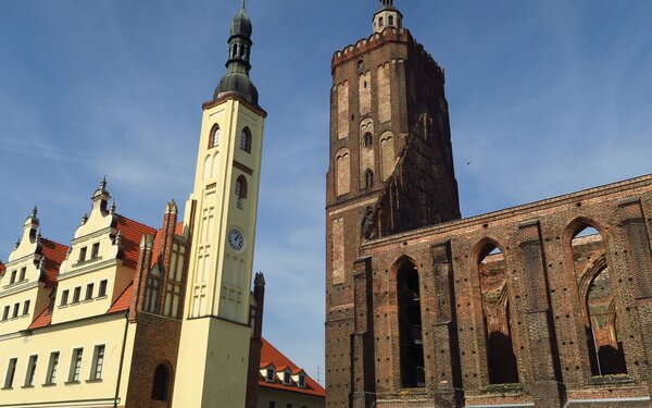 Altes Rathaus und Stadt- und Hauptkirche Gubin, Foto: terra press Berlin