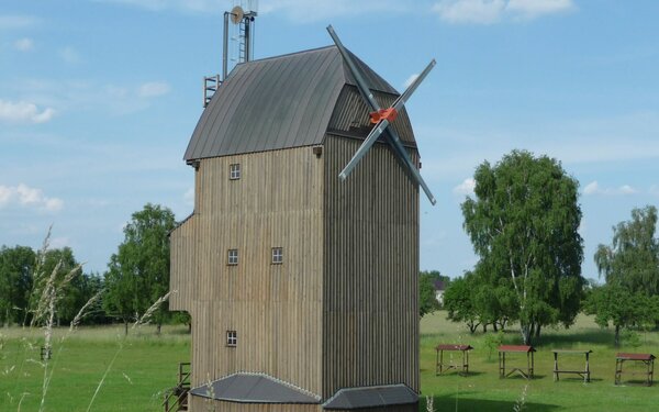 Paltrockwindmühle Oppelhain (Die Mühle hat zur Zeit keine Flügel, diese wurden 2013 bei einem Sturm zerstört), Foto: Tourismusverband Elbe-Elster-Land