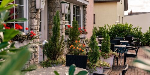 Terrasse hinterm Haus, Foto: Restaurant "Rosengarten" UG