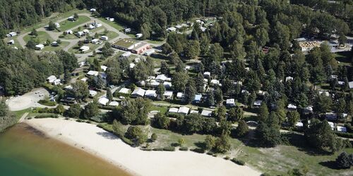 Blick auf den Strandbereich mit Campingplatz, Foto: Stadt Lauchhammer