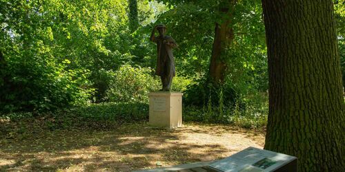 Fontane-Denkmal im Schlosspark Plaue, TMB-Fotoarchiv: Steffen Lehmann