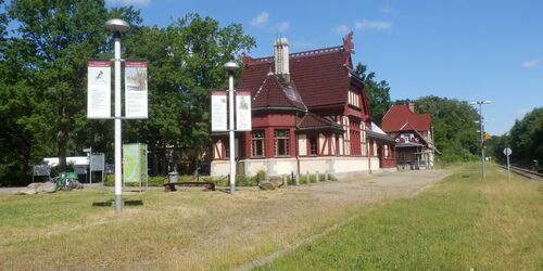 poetische Bahnhoflaternen, Foto: Christine Leuschner, Lizenz: Amt Joachimsthal (Schorfheide)