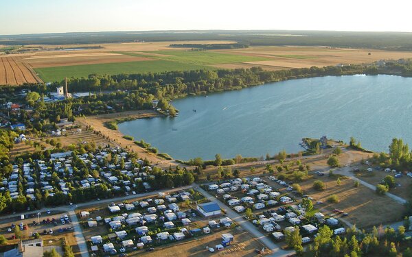 Luftbild Kiessee mit Campinganlage, Foto: Freizeit- und Erholungszentrum am Kiessee