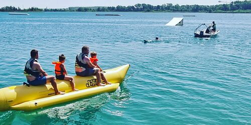 Bananenboot, Foto: Wasserskianlage Eilenburg