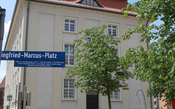 Marcus-Platz und Rathaus