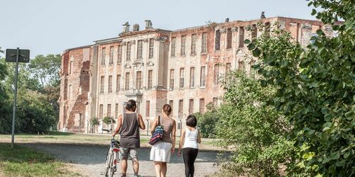 Blick vom Schlossgarten auf Schloss Zerbst, Foto: Jedrzej Marzecki, Lizenz: Tourismusverband Fläming e.V.