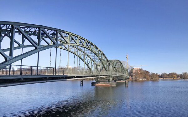Große Eiswerderbrücke , Foto: Rita Frank, Lizenz: terra press GmbH