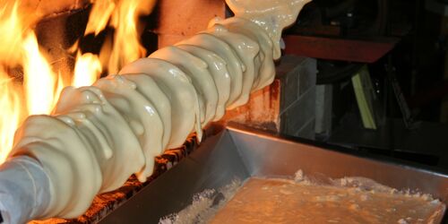 Backen des Salzwedler Baumkuchens, Foto: Johanna Neuling
