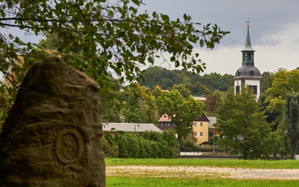 Dittersbach Markt mit Kirchturmspitze, Foto: Yvonne Brückner, Lizenz: Tourismusverband Sächsische Schweiz e.V.