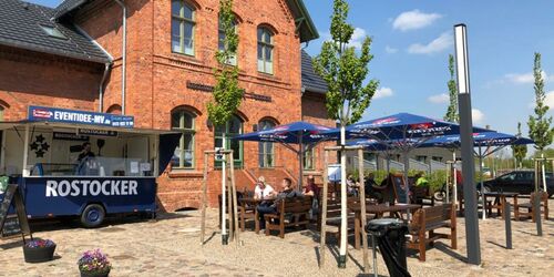 Das alte Bahnhofsgebäude überzeugt mit seinem Charme, Foto: LOK - Die Pension - Das Restaurant