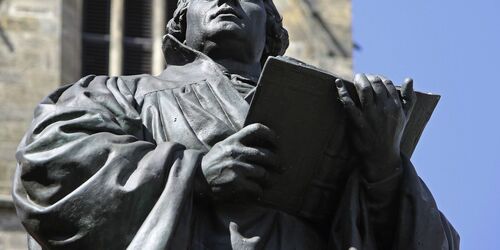 Lutherdenkmal vor der Kaufmannskirche , Foto: Christiane Würtenberger , Lizenz: CMR/Christiane Würtenberger