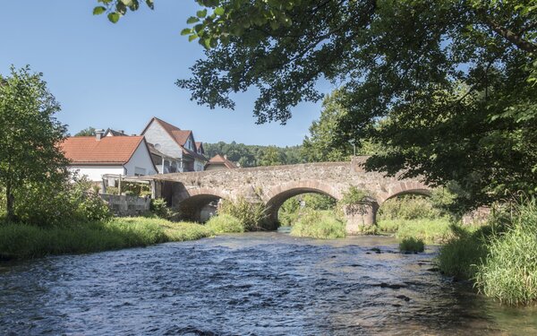 Alte Sinnbrücke in Altengronau, Foto: Spessart Tourismus und Marketing GmbH