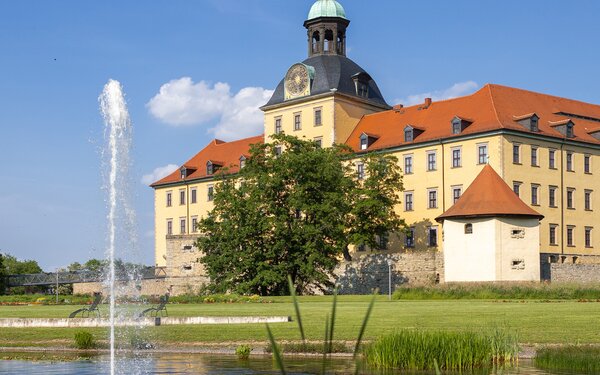 Schlosspark Moritzburg Zeitz - Blick zur Moritzburg mit Johannisteich-Fontäne, Foto: Rene Weimer