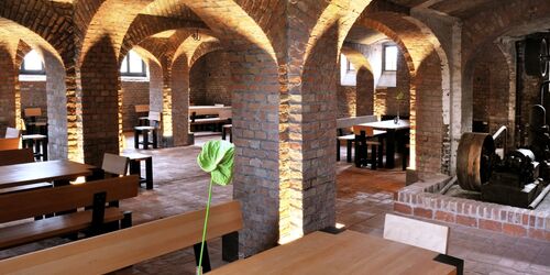 Landgut Stober - Weinkeller in der alten Brennerei, Foto: Peter Stumpf , Lizenz: Landgut Stober