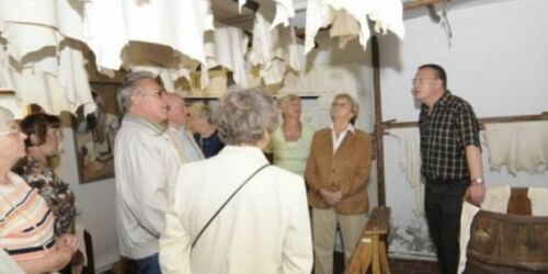 Führung durch die Zurichtestube im Weißgerbermuseum Doberlug-Kirchhain, Foto: Stadt Doberlkug-Kirchhain, Lizenz: Stadt Doberlkug-Kirchhain